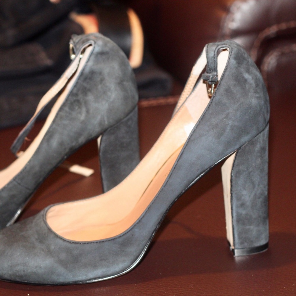 7 1/2 Banana Republic Block Heels